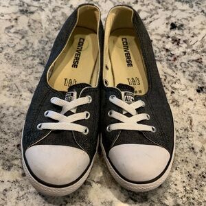 Converse tennis shoes